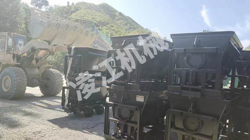 翻斗式矿车